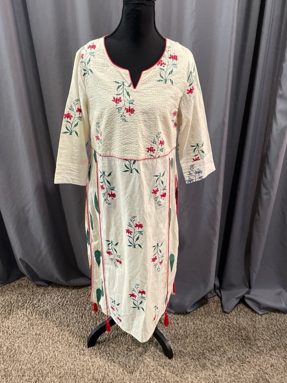 Ajio sequin and floral print kurta size medium